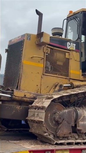 CAT D5M XL on the lowbed. #dozer #earthmoving