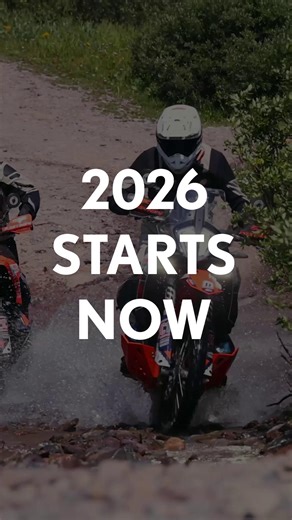 Año nuevo. Caminos nuevos. El mismo equipo en tus oídos. Entra en 2026 con Cardo: claro, conectado, imparable. 🚀 #CardoSystems #Cardo #CardoFam | CARDO España