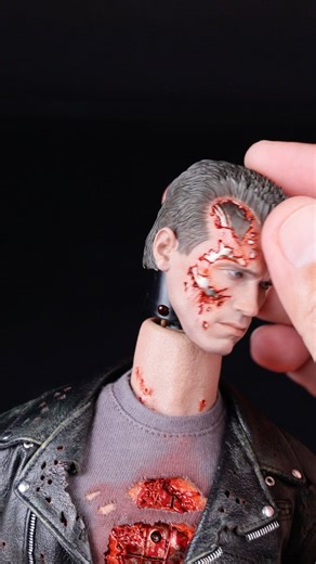 MUST HAVE! Hot Toys TERMINATOR DX46