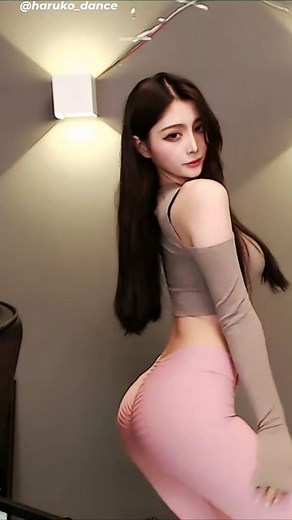 晴小兔 🌞👯 (Haruko and company) on Instagram: ""Do you like pink?" @haruko_dance @shiodances4u @_waifu_tifa_akeno_ Douyin: 晴子兔 (dancer/model) Thank you for watching! Please save and share the videos. Have a pink night! #uzzlanggirl #pinkleggings #可愛い #gaixinh #uzzlang #livedance #bootydance #girls #trendingdances #legsday #tiktoktrending #browncroptop #reels #reelsdance #rezzedge #reelsinstagram #dance #いいね返し #ダンス #chinesegirl #tiktokdancechallenge #gommi #dancer #followplease #instalike #instagoo