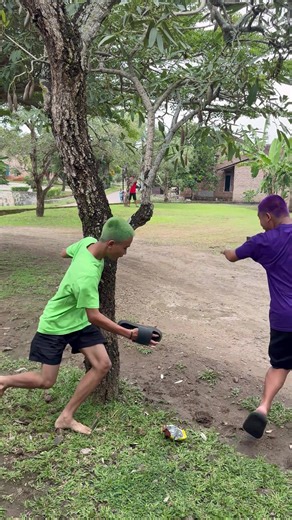 Kalian main kejer kejeran gini juga ga, mainya lepas sendal biar larinya kenceng #fyp #ceritakita #tipetipeomped #sketsakomedi