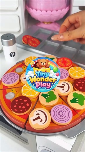 Let’s Make a Toy Pizza! 🍕 | Fun Kids Cooking Play