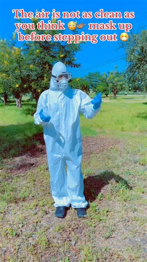 Air under the microscope 🔬 The air isn’t as clean as you think😳👉🏽 mask up before stepping out 😷🔬. Under the microscope, air is full of invisible particles: dust, pollen, smoke, bacteria, fungal spores, and even tiny droplets that can carry viruses. These contaminants enter our lungs with every breath, irritating airways, lowering immunity, and sometimes causing serious infections. A face mask acts like a filter, blocking most of these microscopic invaders before they reach your body. #oxyg