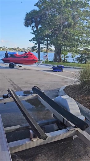 The tow vehicle taking the internet by storm 😂 🔥 👏 | Fizzle Racing