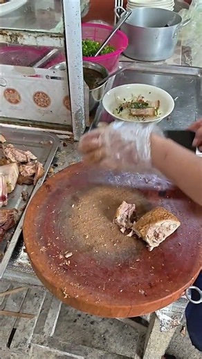 The best pho shop in the Cao Bang bus station area