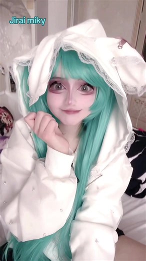Hatsune Miku Cosplay: Embracing Jirai Kei Style