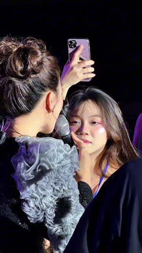 Linh Nhi ơi em hát như vậy là tội cho chị 🤣 #hanhi #daihoccongnghedonga #hanoi