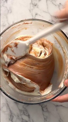 No-Bake Nutella Cheesecake with a Mousse-Like Filling