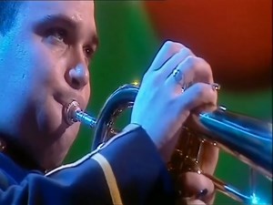 😍CHUCK MANGIONE😍 . 🔊The Bands of HM Royal Marines - Mark Upton - Trumpet Solo - Children of Sanchez🎶 . . 🌎@markuptontrumpet 🎺 🌎@rmbandservice . 😃Used by Kind permission of The Bands of HM Royal Marines. . ▶️YouTube Channel: https://www.youtube.com/channel/UCJ_cJSfxvUG3H-Q_5ylW7xg . #trumpet #trumpetplayer #trompeta #trompetistas #trumpetplayers #trompete #jazzmusic #top #music #musica #highnotes #pop #italy #childrenofsanchez #chuckmangione #flugelhorn #royalmarines | Mark Upton-Trumpet 