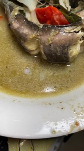 ‼️ NDOMBA DE POISSON CHAT ‼️😎😏🥰 On parle de la tête du poisson ?? 😏🙈 Parce que faire la cuisine fait partie des choses que j’aime faire 😍 On a la même recette ou bien ?? 😏🥰 Merci Lucas Filatrio pour ce beau moment 🥰 la prochaine fois on va préparer quoi?? #NdoloBobe toujours en ligne #Hybride #Lydol #LucasFilatrio #LeSlamYArrivera | LYDOL