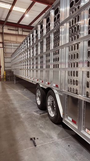 #fyp #fypシ #foryoupage #barretttrailers #barrettswag #haulinhooves #trucking #cattle #cattletruckin #barrett #oklahoma