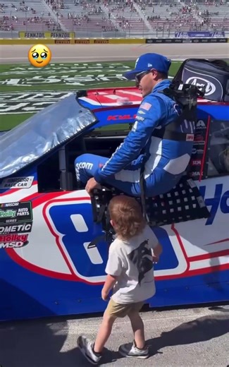 Kyle Larson climbing into the Chevy 88 orielly’s auto part series here at Las Vegas motor speedway
