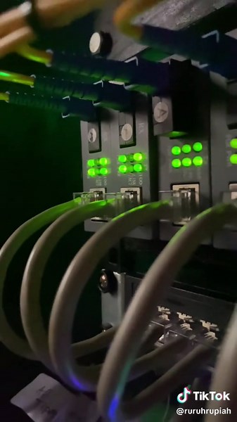 Kembali percobaan #rtrwnetindonesia #rakserverrtrwnet #wifi #teknisi #network #viraltiktok