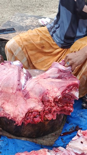 Master Butcher Skills: Perfect Beef Cutting!"🐄 #cow #meat #meatcutting #freshmeat #cute