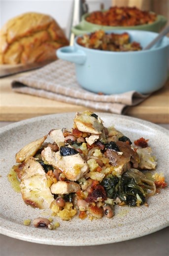 RECEITA DE TOFU COM BROA 😱😍 Perigosamente simples de fazer e tão saborosa! E quem sabe, é já uma ideia para a Ceia de Natal? 🎄 👉 Apanha boleia com o Desafio, e inscreve-te GRATUITAMENTE em desafiovegetariano.com (LINK na BIO)! 👈 Durante um mês, receberás imensas Receitas, Dicas e Guias, e todo o apoio! É simples, é grátis e muuuuito saboroso. 😋 Podemos garantir-te que este é um prato que tanto vegetarianos como não vegetarianos sempre adoram! Palavra de @kind.dish! 👩‍🍳 🍽️ 3 doses • 400 