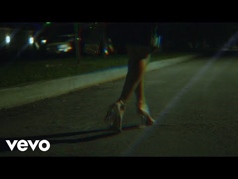Camilo, Myke Towers - Bebiendo Sola (Visualizer)