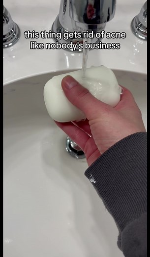 It's a @Cosmopolitan 2023 Acne Award winner for a reason 🏆 Clear acne breakouts on the face and body with our new Acne Treatment Bar. #PanOxyl #TheAcneAuthority #skincareroutine #acneskicnare #acnetreatment #acnebar #barskincare #showerroutine #everythingshower