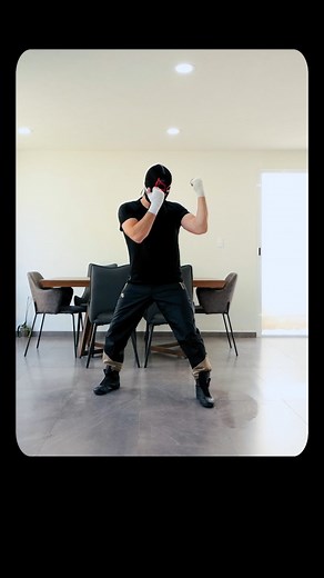Además de pegar los codos a cuerpo también ajusta la posición de las manos para pegar y defenderte mejor. 💡 | Boxear