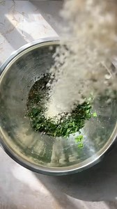 Boulettes à la grecque tiré de mon carnet de recettes 100% dédié à mon amour de la boulettes 🤭 | Trois fois par jour