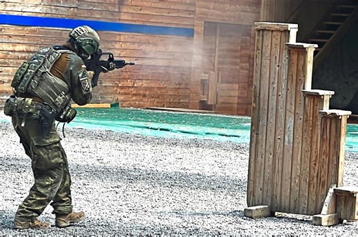 Bundeswehr trifft Blaulicht auf der Schießanlage in Roding