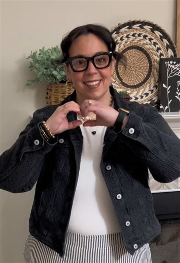 What I wore this week as a paraprofessional. I work in essential skills and developmental preschool so my goal is cute but comfy! 😊 Which is your favorite outfit? Follow me for more outfit inspiration! #paraprofessional #ootd #weekend #fashion #outfit