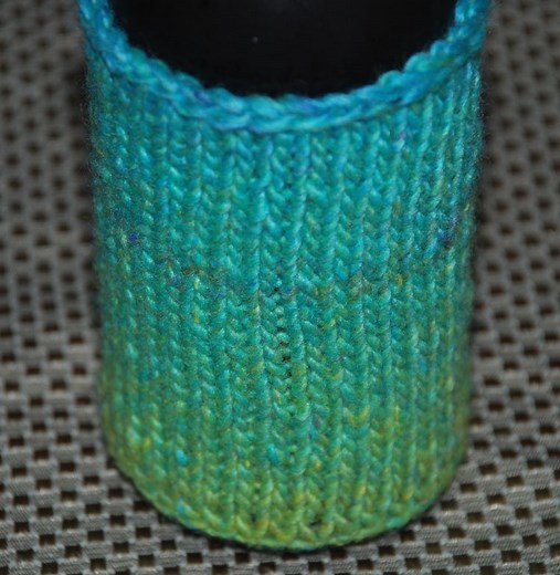Knit a Simple Cozy for Your Bottles and Cans