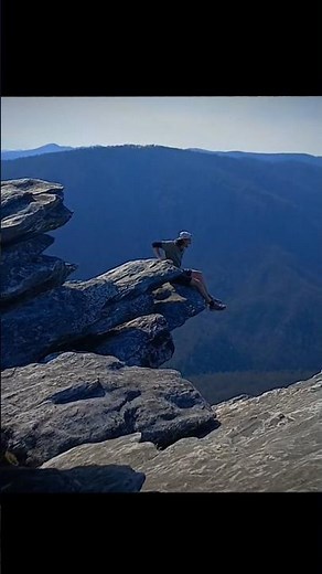day hike to Hawksbill Mountain in the Linville Gorge #linvillegorge #hiking #northcarolina