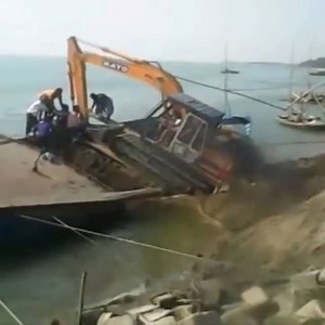 Extreme Loading Fails | The Quotes