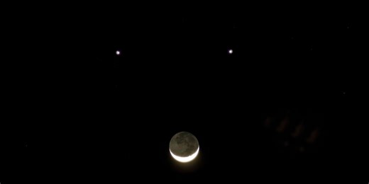 Saturn and Venus will form a 'smiley face' with the moon this week - but not for long