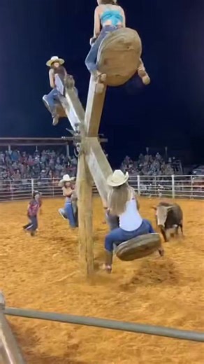 Rodeo Ferris wheel challenge with beautiful, courageous girls. | Receitas Vip
