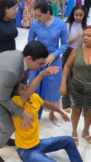 Pastor Igor Raphael on Instagram: "É Deus agindo no altar. Quando o céu decide responder, nada permanece escondido. O nome de Jesus tem poder para curar, libertar e transformar vidas. Onde há revelação, há libertação. *SEXTA-FEIRA DA LIBERDAÇÃO* Jesus cura, liberta e transforma! 📍 *Igreja Pentecostal do Avivamento* 🔎 Av. Tocantins, Loteamento Jardim do Lago, Araguaína – TO CEP 77800-000 ➡️ Localização da Igreja abra no mapa: https://www.google.com/maps/search/?api=1&query=Igreja+Pentecostal+do