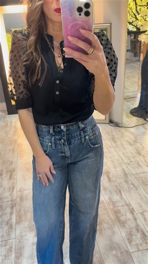 Hey we’re back in action💕 Minus one window and 1/2 of the store😜We are just going to roll with it today. Stop in and get your Super Saturday Fit🏈 Open until 4 Xoxo Twisted | Twisted Sisters Boutique