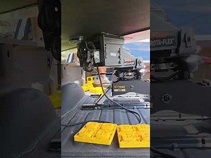 How to disconnect from a 5th wheel hitch and stabilize using an auto leveling system