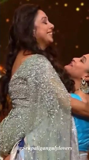 Rupa Ganguli ko utha liya #liftcarry #celebrity #youtubeshorts #liftmyfriend #stronggirl #tvshow