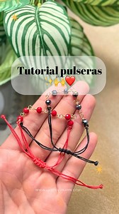 Si haces pulseras de macramé, este es tu siguiente nivel. 🔥✨ El alambrismo fino es tan versátil que puedes combinarlo con casi cualquier técnica, ¡incluyendo el macramé! 😍 Imagina agregar detalles en alambre a tus diseños… el resultado es increíble. 💕 Eso es lo que me encanta del alambrismo: no hay límites. Todo lo que imagines, lo puedes crear. Solo necesitas la técnica correcta y muchas ganas de diseñar. 🤩 Si quieres aprender más, sígueme. En mi perfil encontrarás ideas y tips para llevar 
