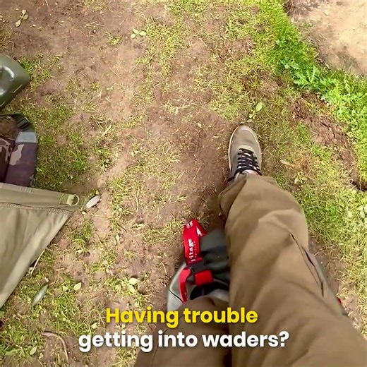 Having trouble getting into waders? INTRODUCING THE WADEEZ WINGMAN Made from 90% recycled material, this English invention is the carp fishing must have for this season” Get those waders on faster with less messing about – No more hopping, pulling, or wrestling – just smooth, easy access. Be ready to fish in seconds, not minutes – Perfect for when time matters, or the fish are biting. Turn frustration into freedom – Say goodbye to the daily battle with your kit and hello to effortless preparatio