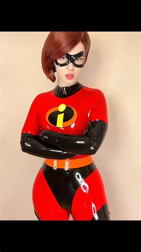 Latex Super Girl is Back 😍 #latex #latexdress #latexgirl #pvc #shiny #wetlook #cosplay #costume