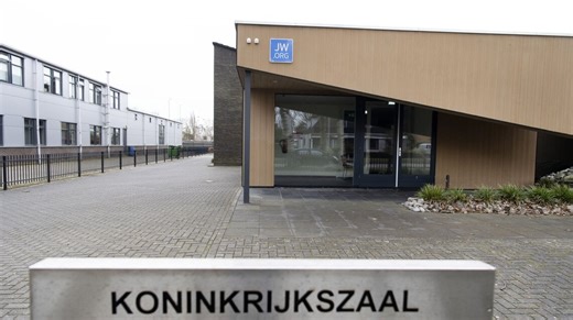 Jehova’s Getuigen staan transfusie met eigen bloed toe. ‘Belangrijkste doctrinale verandering sinds 1945’