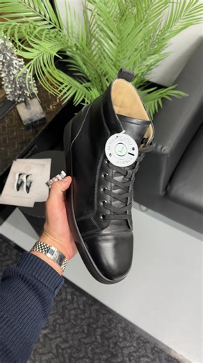 Winter essential🌧️ Christian Louboutin Flat Calf♠️ #preowned #louboutin #menssneakers #mensfashion #sneakerunboxing