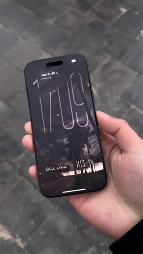 Palm Trees iPhone Lock Screen Design. #iphonewallpaper #iphonecustomization