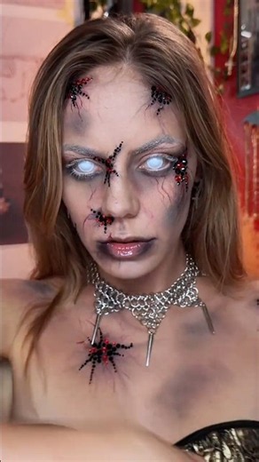 How to do scary zombie makeup for Halloween 🩸 #halloweencostume #tutorial