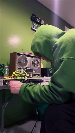 2 Tape Machines & Behringer Compressor