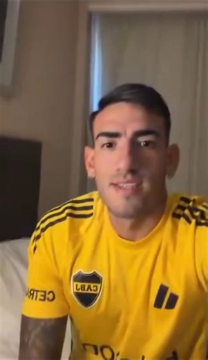 Lo poco que habré escuchado a Di Lollo que me sorprendió la terrible voz de villero que tiene. Emociona