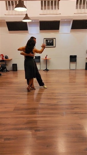 Not Your Usual Tango: Ocho Falso and Reverse Sandwich Break the Mold Argentine tango lessons in Lisbon. Tango club. Samantha García Tango Ana Brás | Anton Polyubov