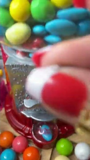 🤩AMAZING GUMBALL MACHINE 🍬#howto insert coin twist and catch yum sweets 🍬 #shorts #gumball #candy