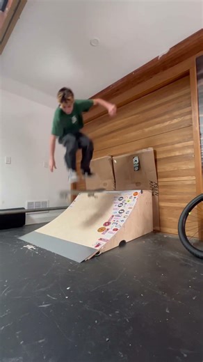 New tricks on mini ramp #skate #skating #skateboarding