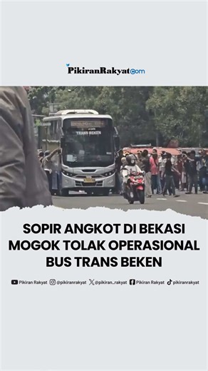 Ratusan sopir angkutan kota menggelar aksi mogok dan demonstrasi di Jalan Ahmad Yani, Bekasi Selatan, Kota Bekasi, Selasa (10/2/2026). Aksi tersebut dipicu penolakan terhadap beroperasinya jalur baru Bus Trans Beken yang dinilai tumpang tindih dengan trayek angkot yang sudah ada. Sedikitnya lima trayek angkot berhenti beroperasi sementara, sehingga memicu kemacetan di sejumlah titik, terutama saat jam sibuk siang hari. Para sopir khawatir kehadiran bus baru itu akan mengurangi jumlah penumpang d