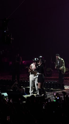 Cake by the Ocean stay for the end!! 💋🫶🍰🌊 #greetingsfrom2026 #jonasbrothersconcert #jonasbrothers #joejonas #jinjoo @joejonas @JinJoo Lee