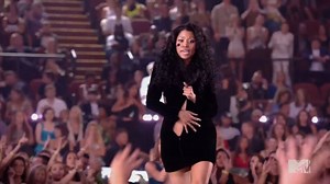Nicki Minaj -- BS No Time to Zip ... Wardrobe Malfunction STAGED