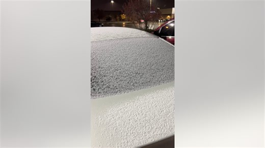 Live updates: Winter storm brings snow, icy roads to Houston